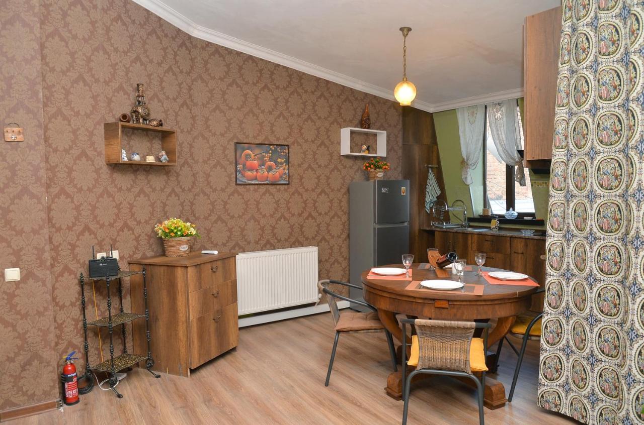 Natia'S Apartment On Dadiani St. Tbiliszi Kültér fotó