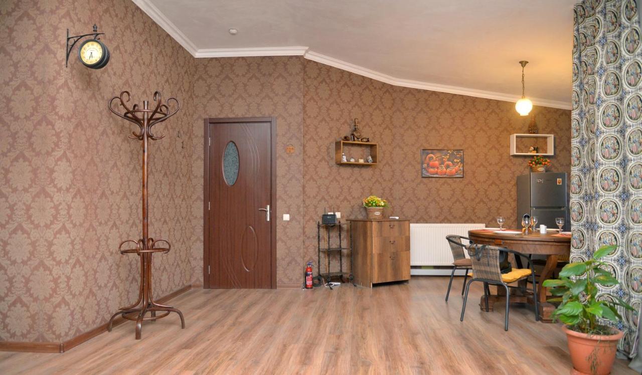 Natia'S Apartment On Dadiani St. Tbiliszi Kültér fotó