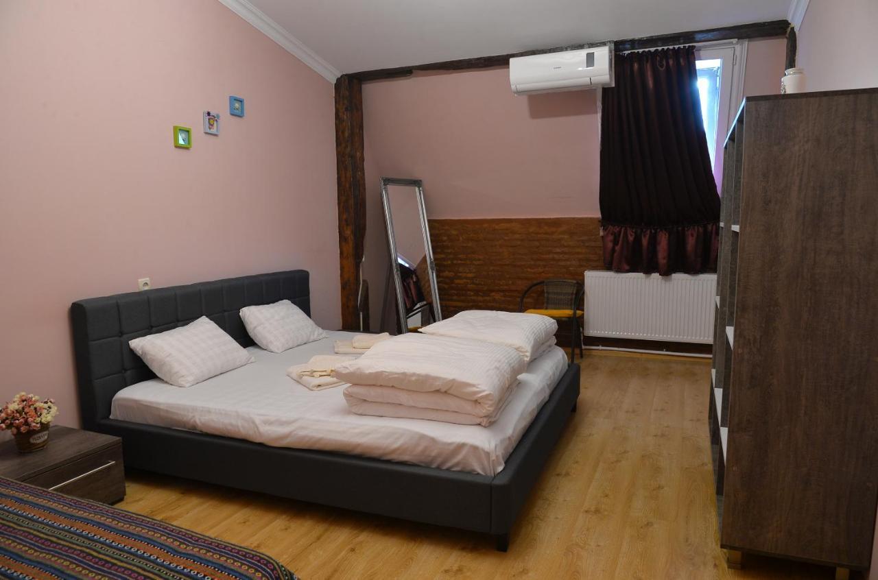 Natia'S Apartment On Dadiani St. Tbiliszi Kültér fotó