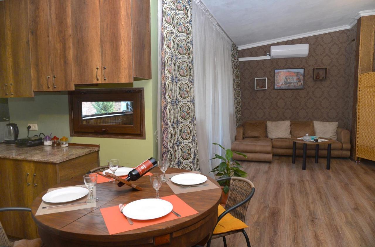 Natia'S Apartment On Dadiani St. Tbiliszi Kültér fotó
