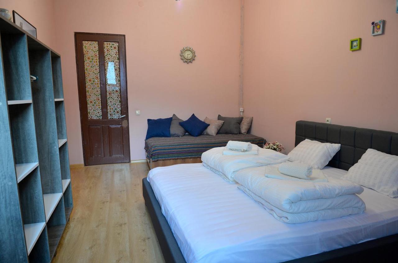 Natia'S Apartment On Dadiani St. Tbiliszi Kültér fotó