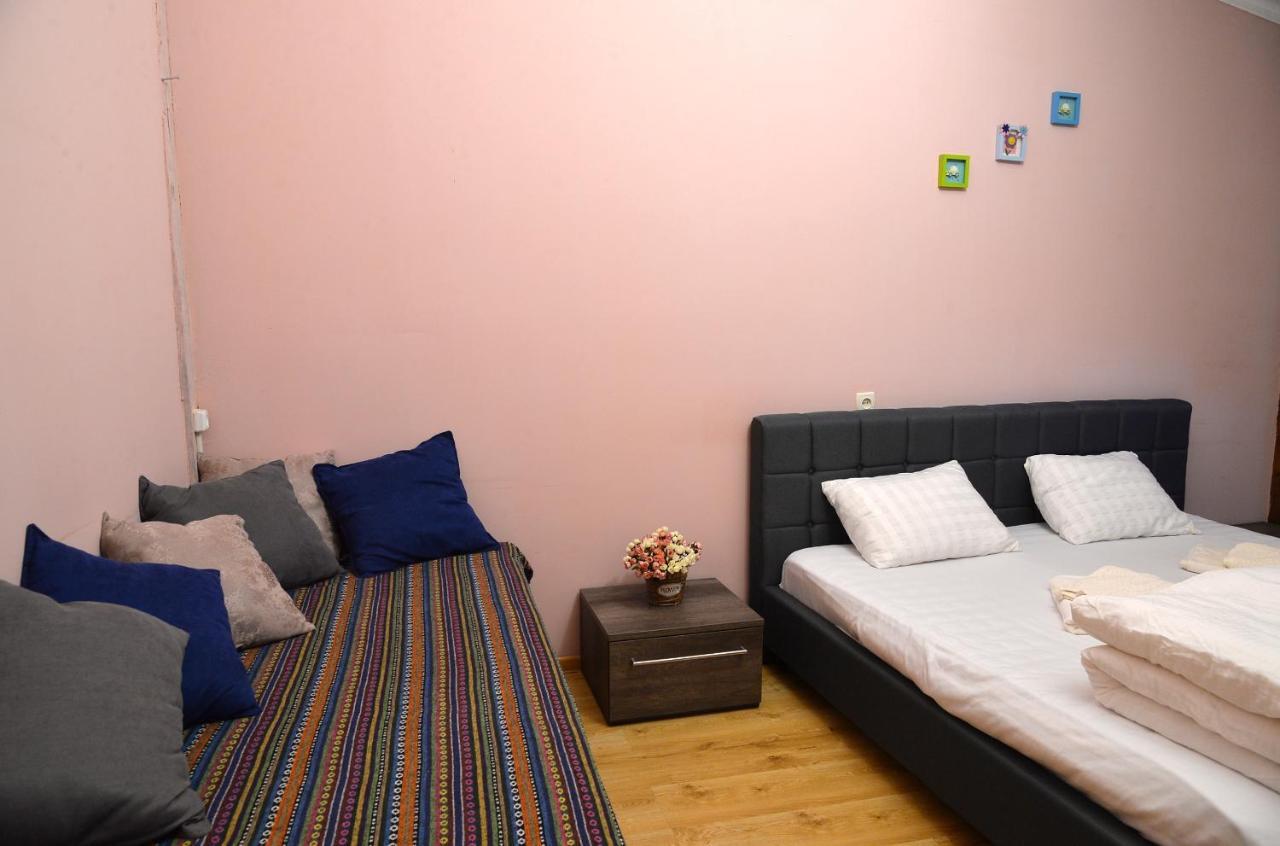 Natia'S Apartment On Dadiani St. Tbiliszi Kültér fotó